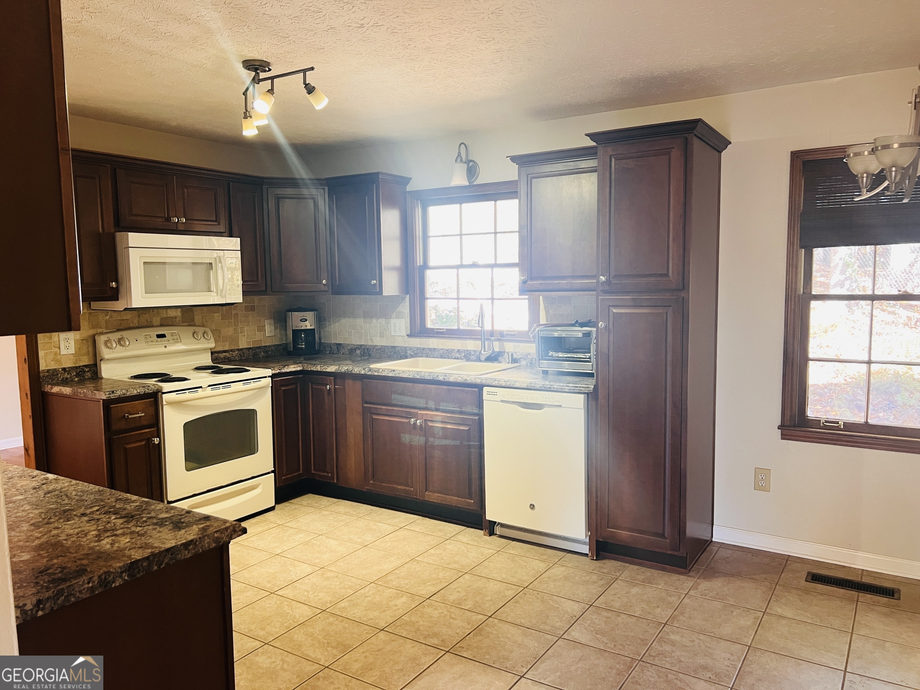 345 Caldwell Circle Property Photo 4