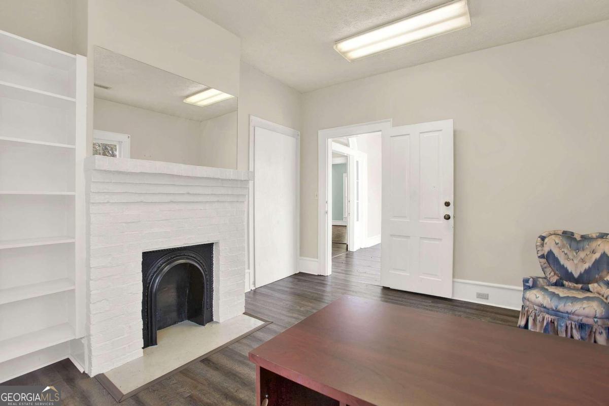 101 S Glenwood Avenue Property Photo 7