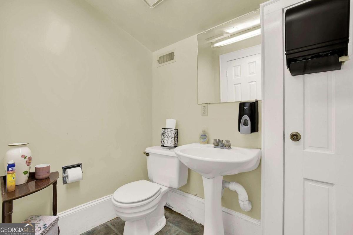 101 S Glenwood Avenue Property Photo 16