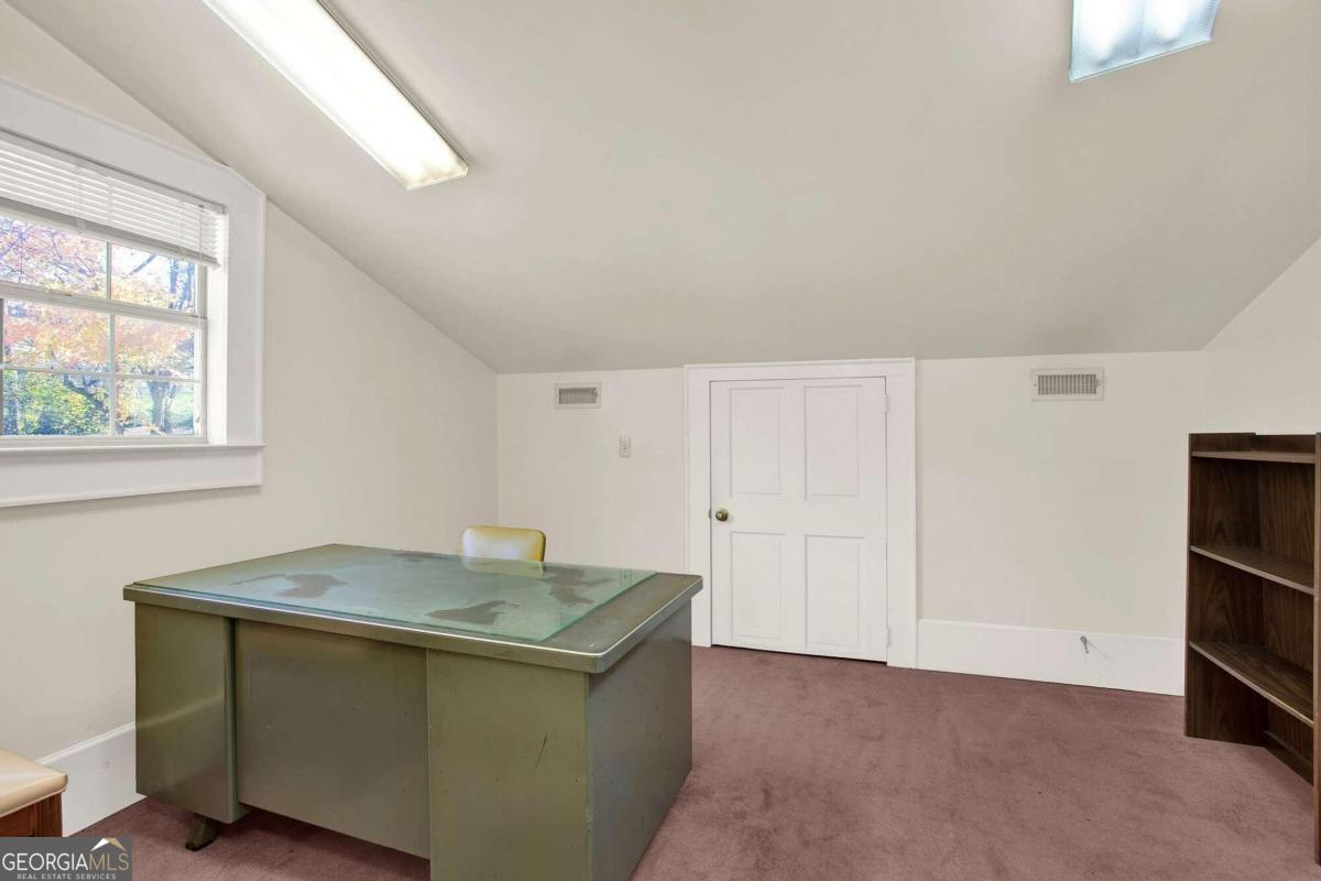 101 S Glenwood Avenue Property Photo 26