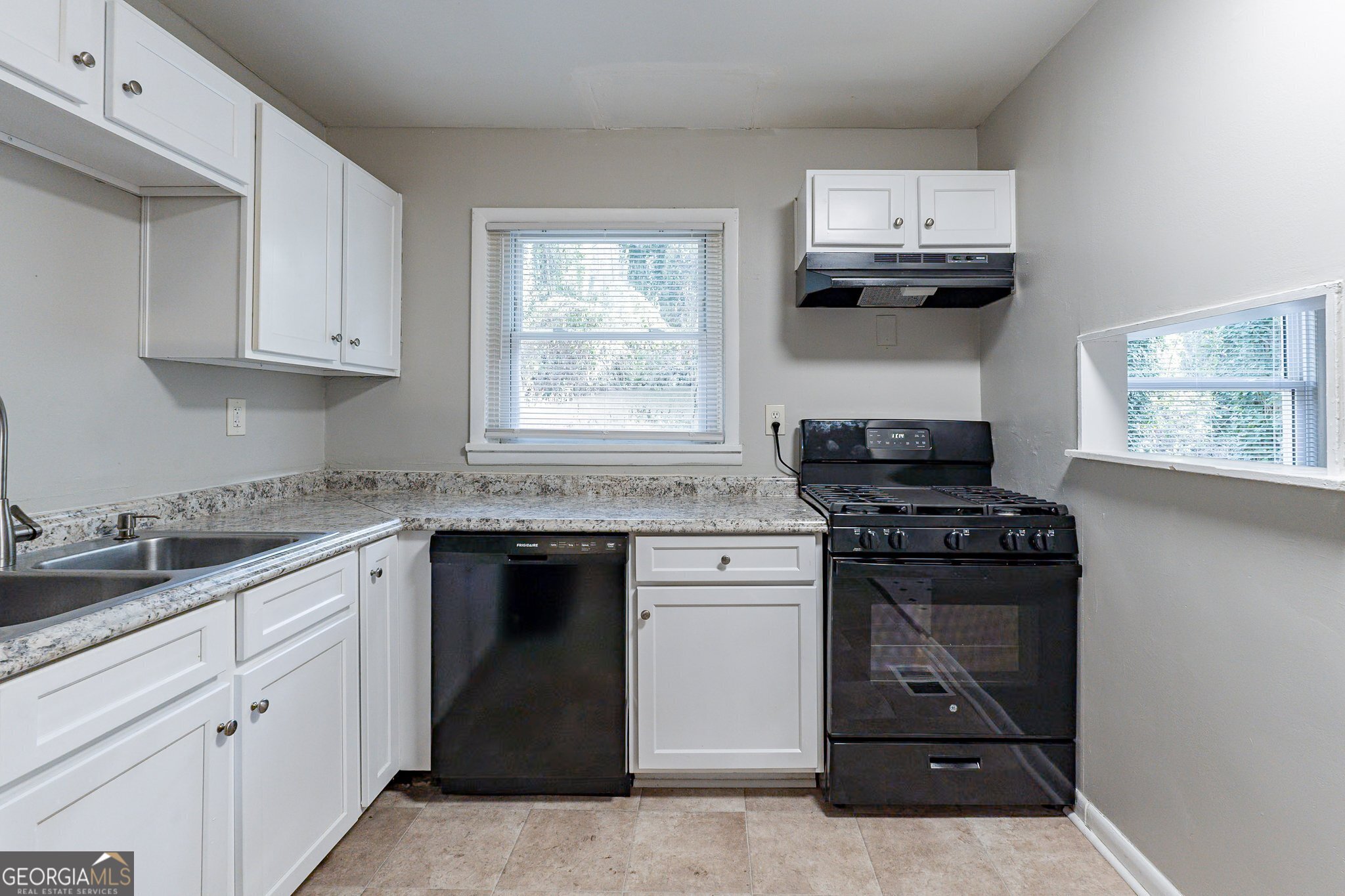 2196 Swallow Circle Se Property Photo 5