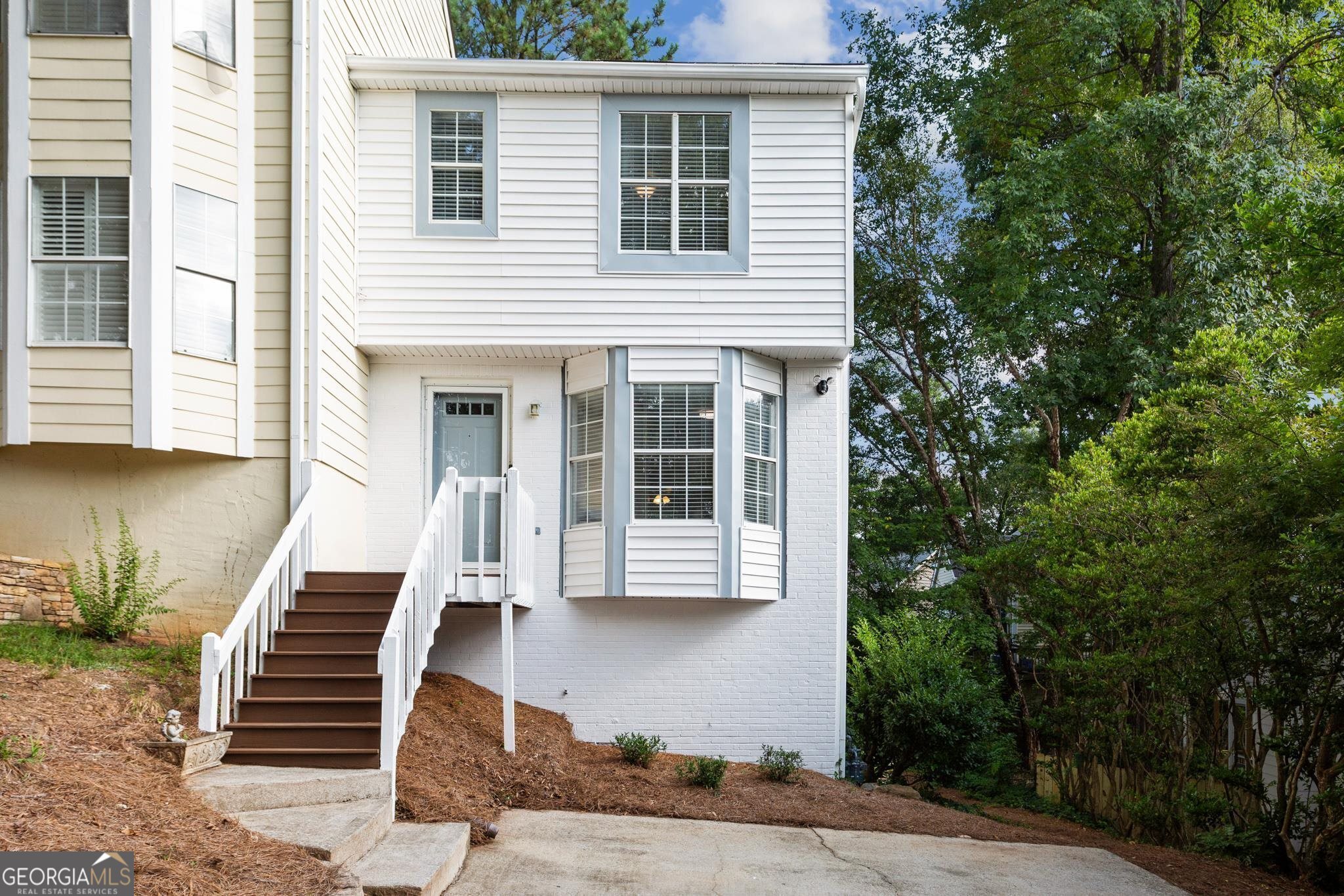 5212 Laurel Bridge Drive SE Property Photo 1
