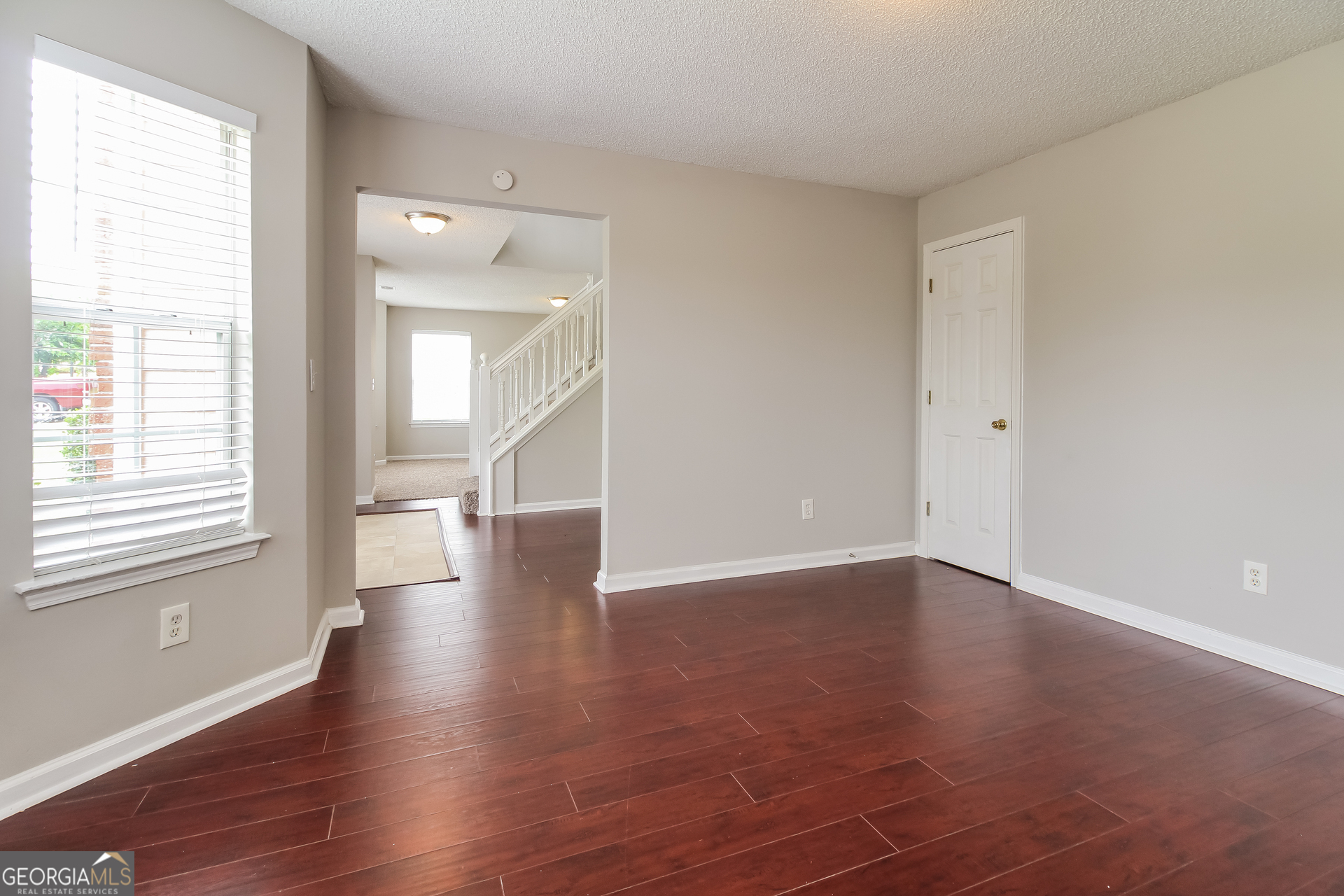 6899 Dalehollow Drive Property Photo 4