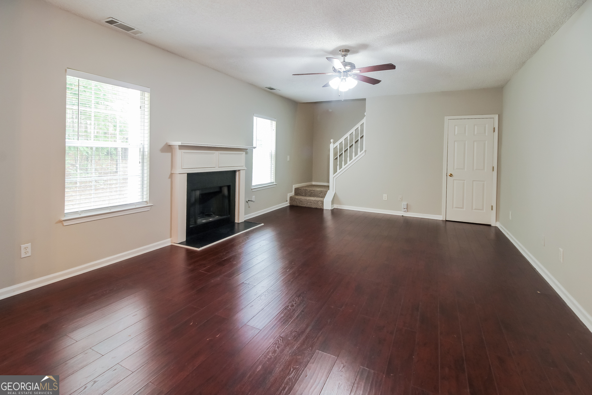 6899 Dalehollow Drive Property Photo 6