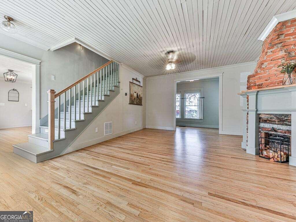 887 Old Canton Road Property Photo 4