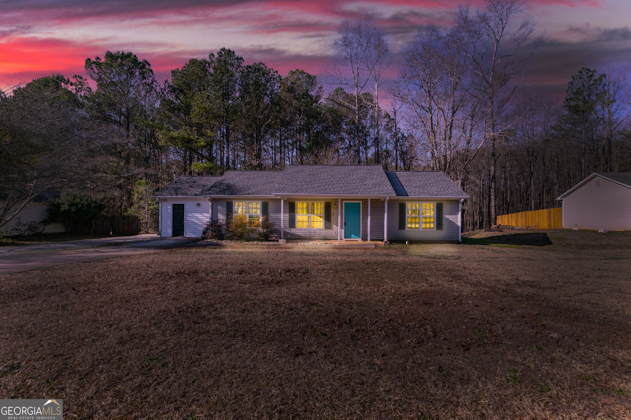447 Wallace Way Property Photo 4