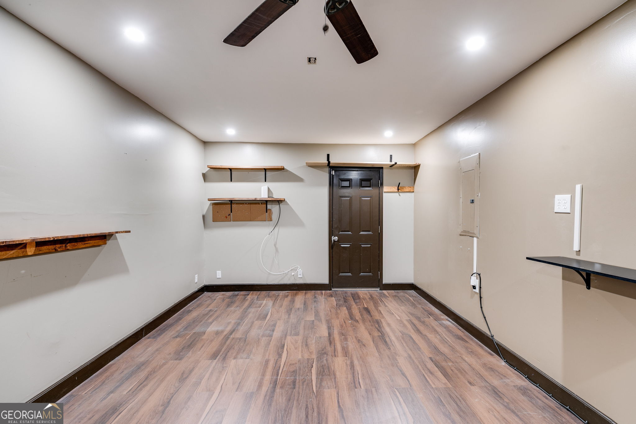 447 Wallace Way Property Photo 14