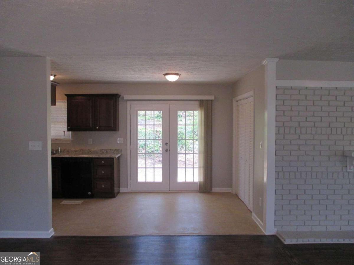 6325 Westbury Road Property Photo 8