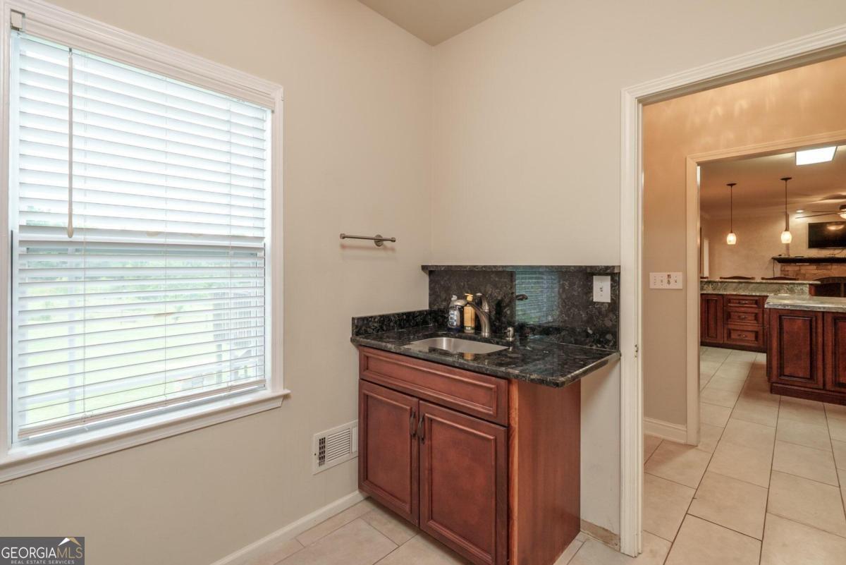 2505 Westchester Way Property Photo 27