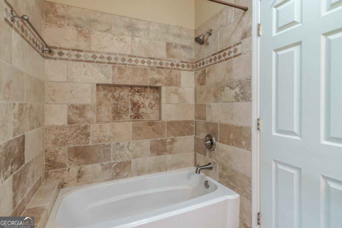 2505 Westchester Way Property Photo 31