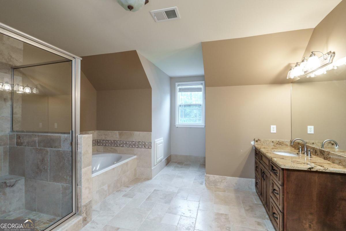 2505 Westchester Way Property Photo 40