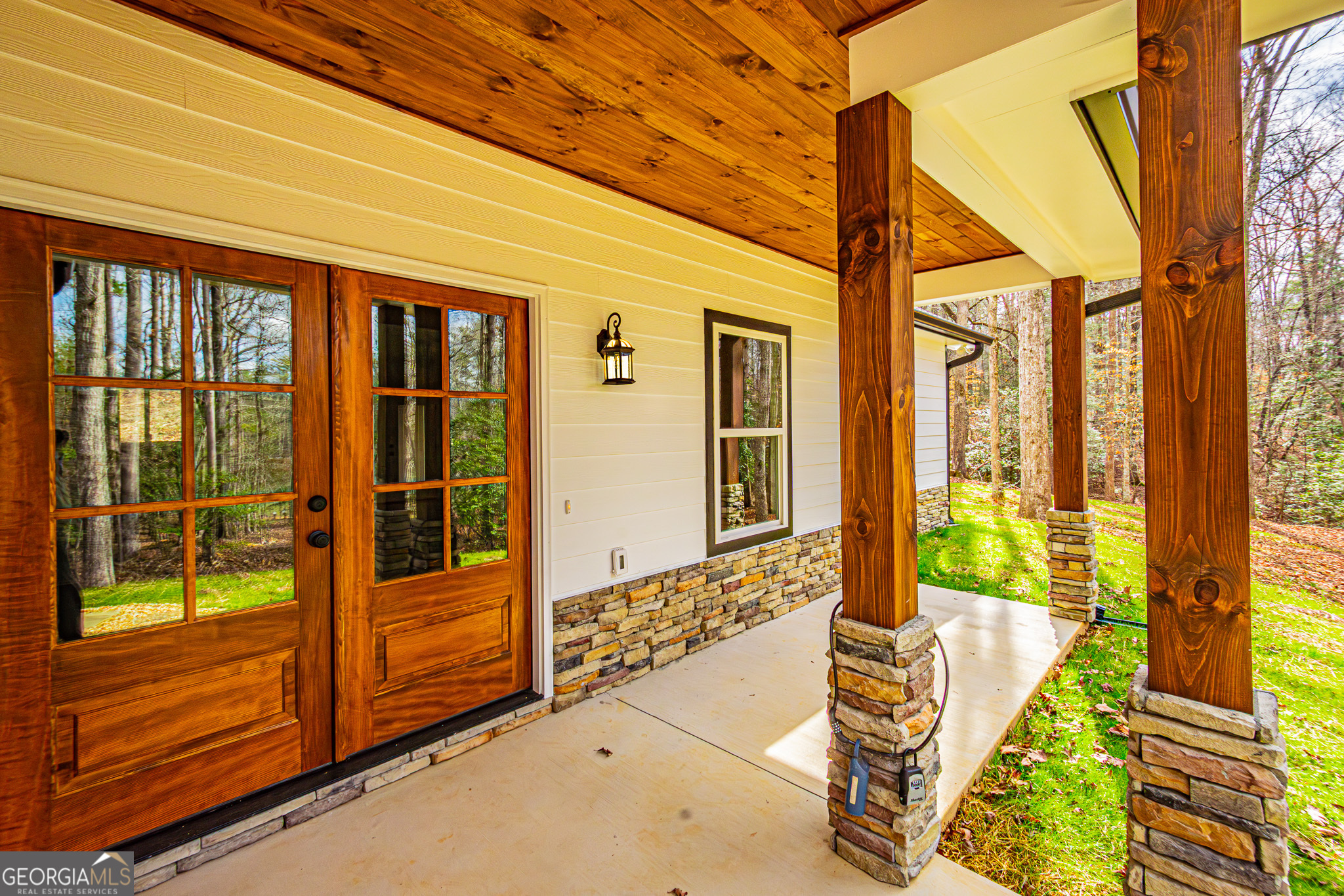 90 Lake Point Drive Property Photo 3