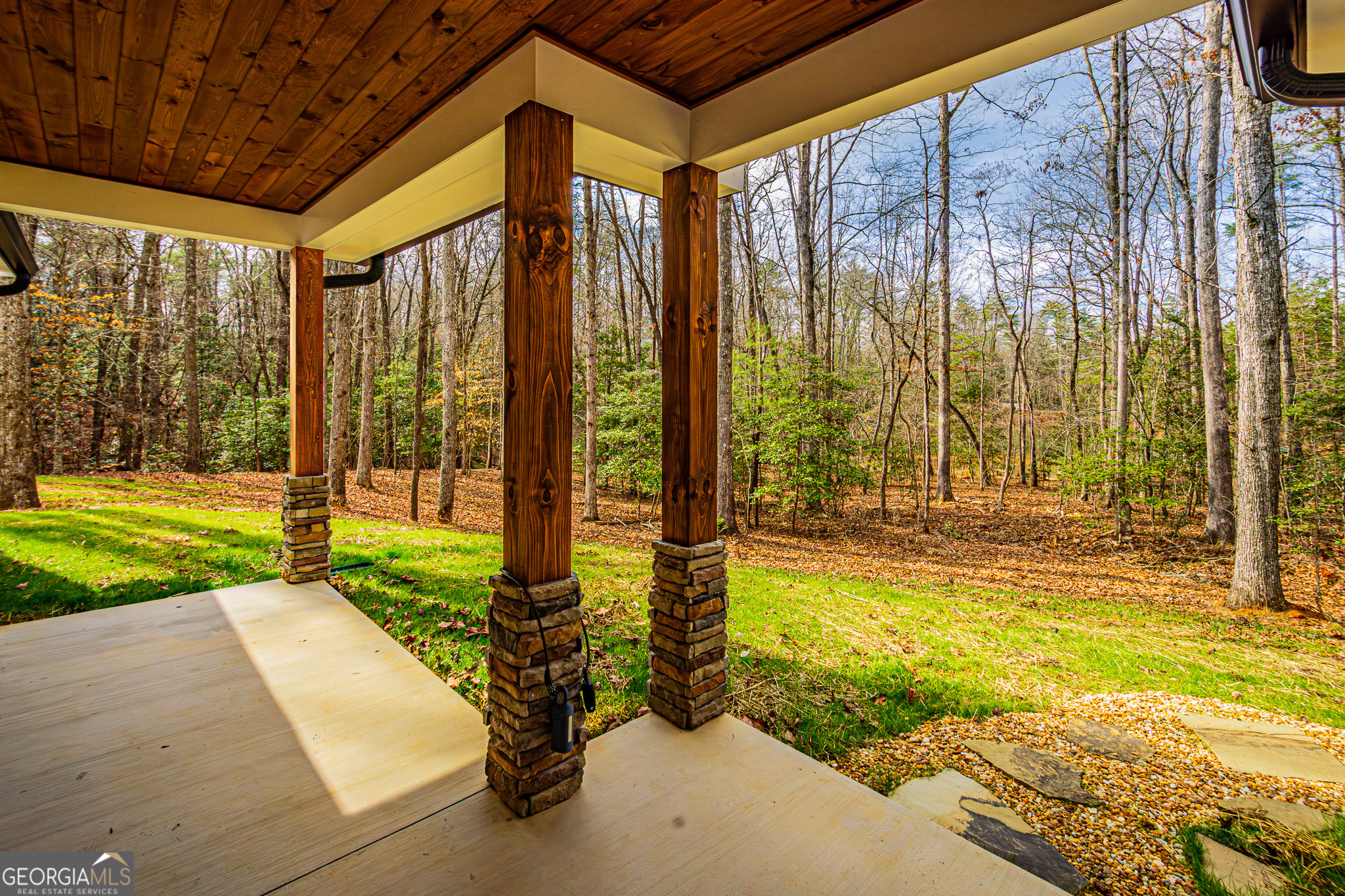 90 Lake Point Drive Property Photo 4