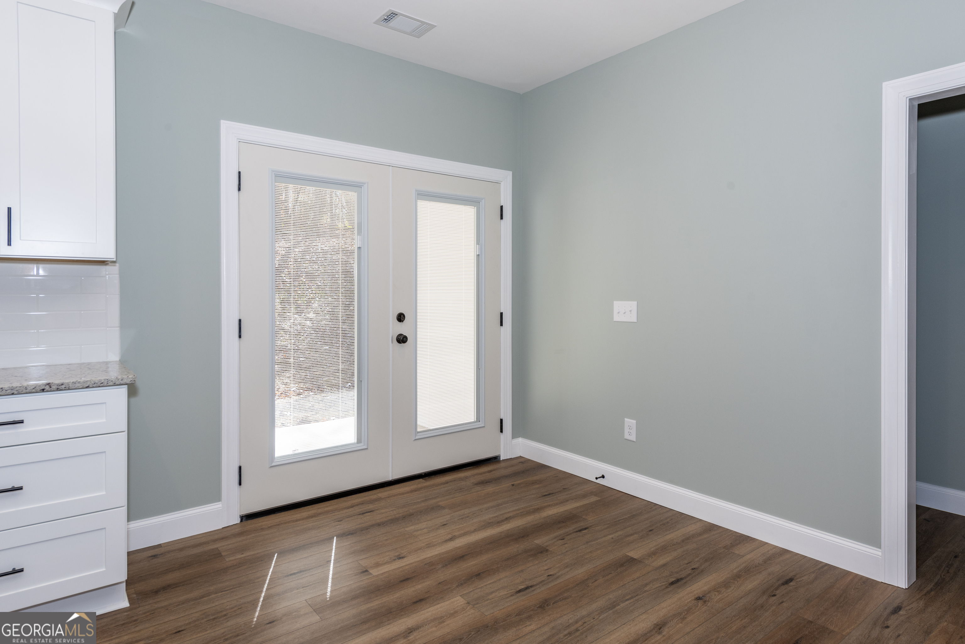 90 Lake Point Drive Property Photo 15