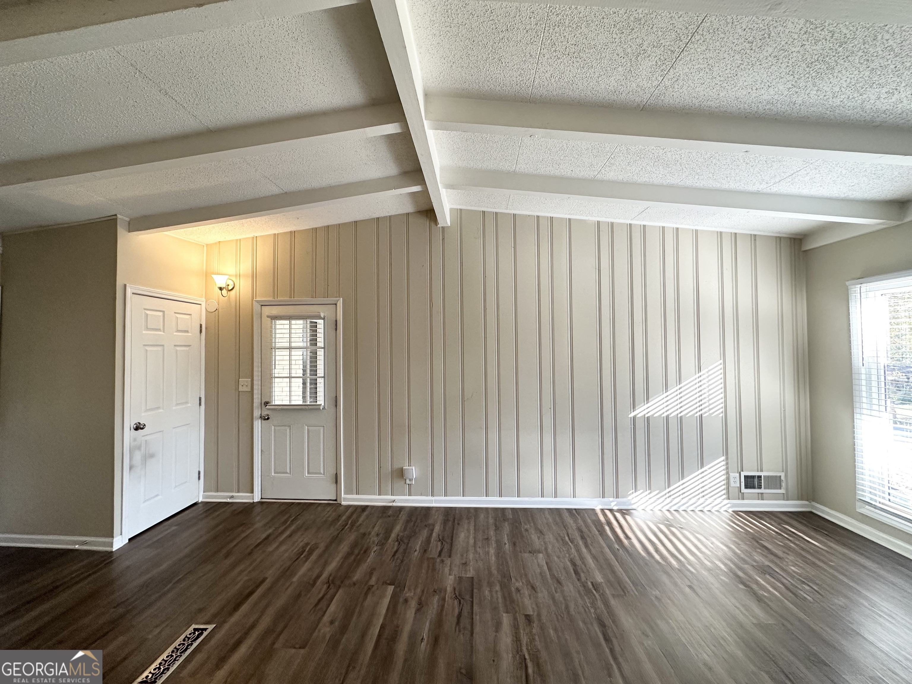 3010 Pasadena Drive Property Photo 4