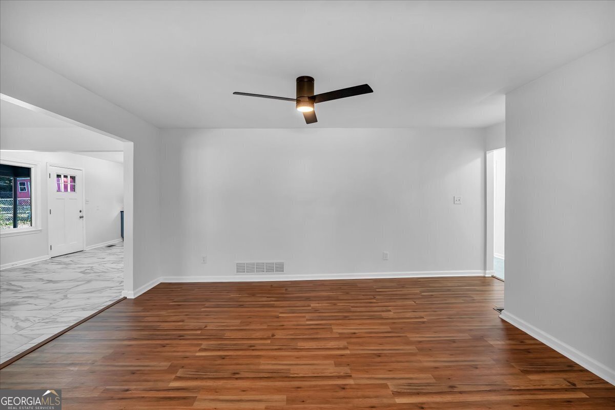2142 Cloverdale Drive Se Property Photo 5