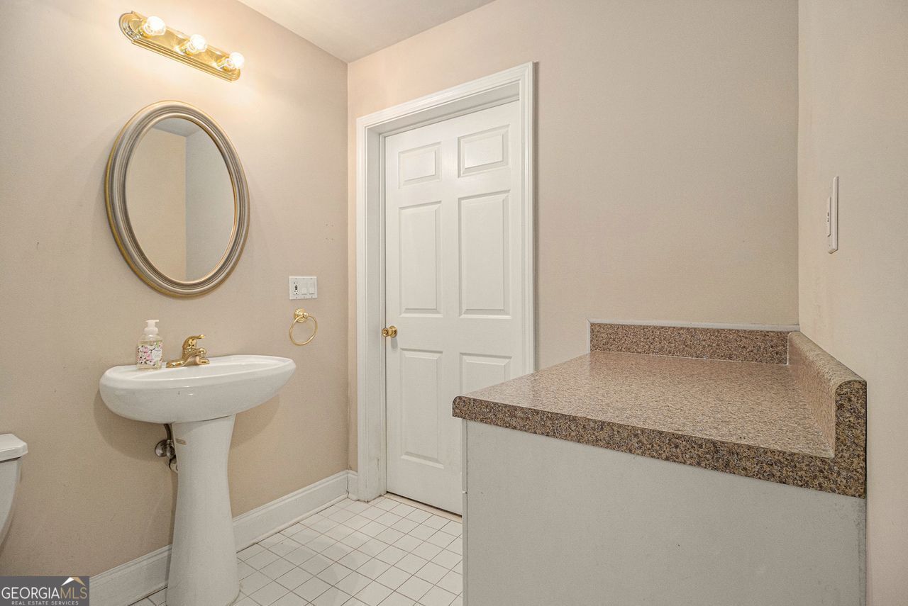 1054 Sunny Field Lane Property Photo 15