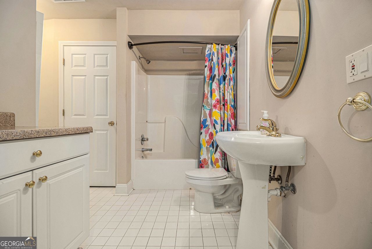 1054 Sunny Field Lane Property Photo 16
