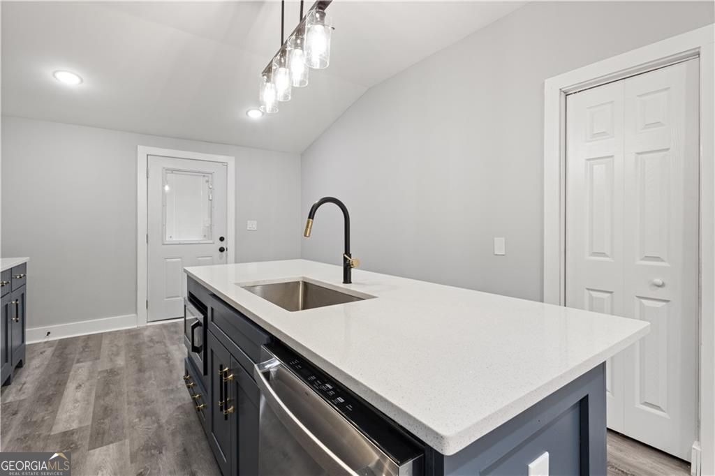358 Roy Street Sw Property Photo 12
