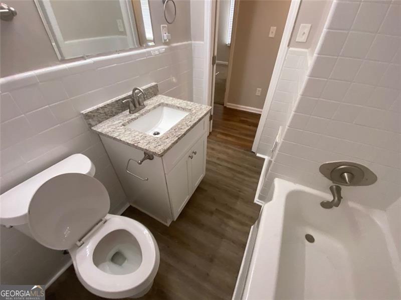 2490 Brentwood Road Property Photo 8