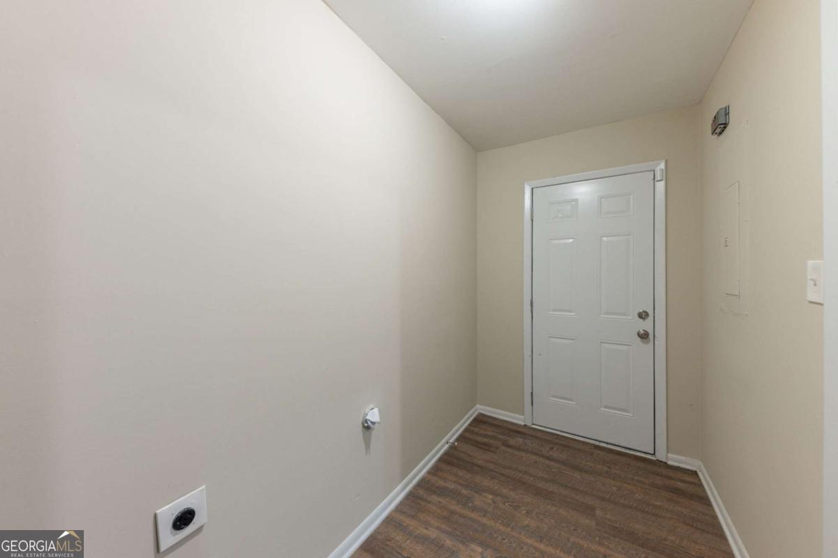 3390 Glenview Circle Sw Property Photo 6