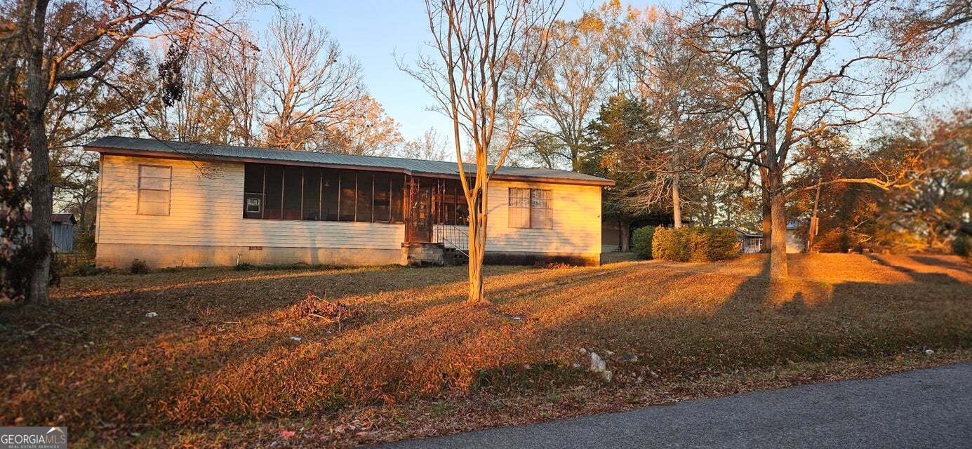1030 W Lake Drive Property Photo 2