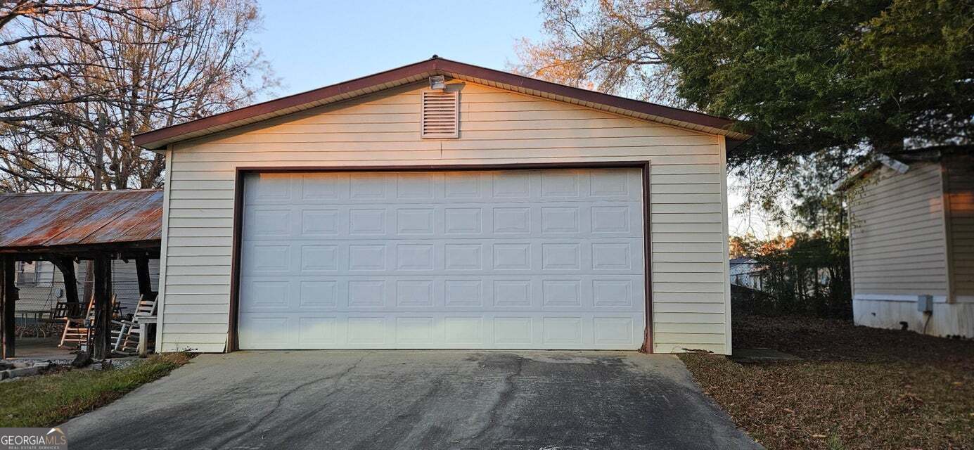 1030 W Lake Drive Property Photo 5