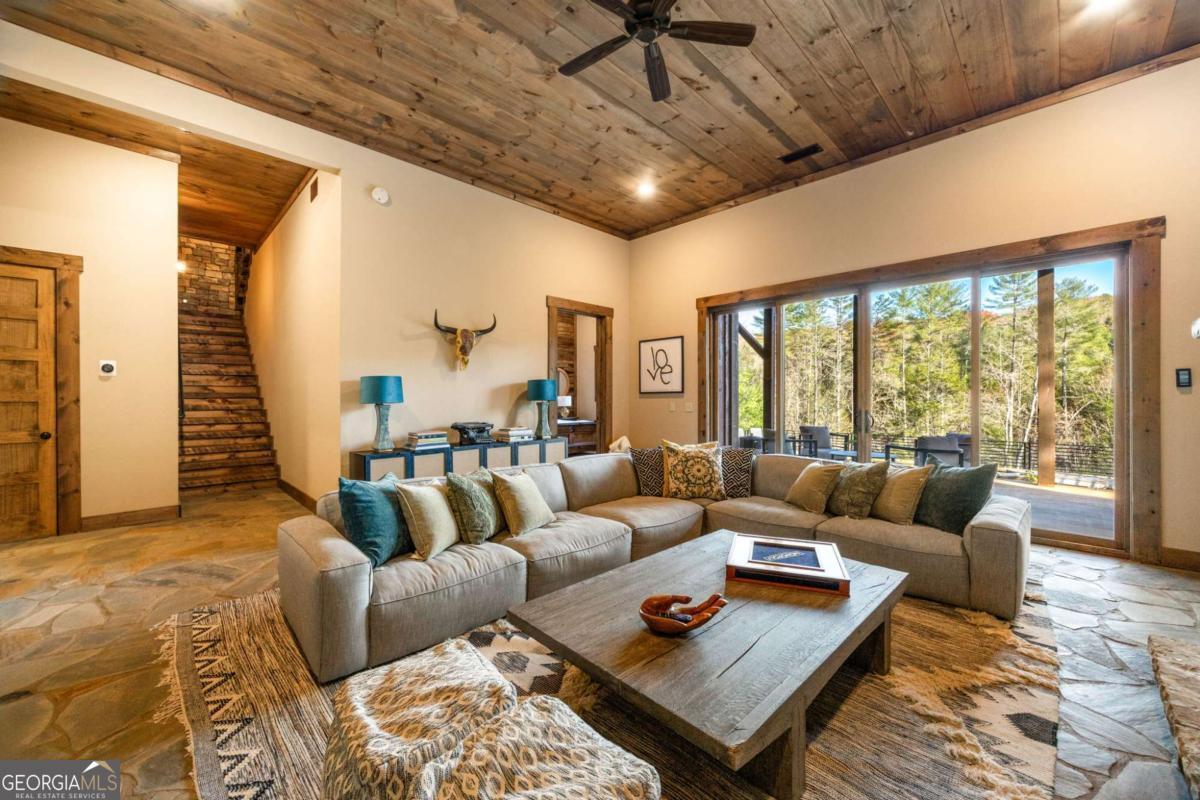 450 Miracle Lane Property Photo 47
