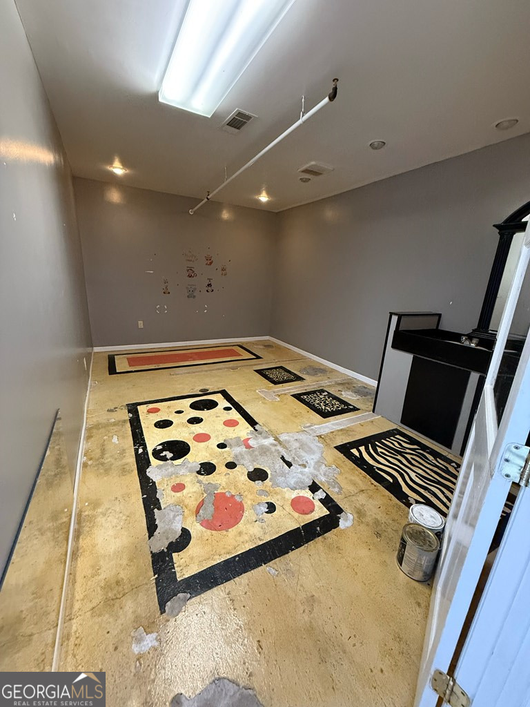 130 E 4th Avenue Property Photo 4