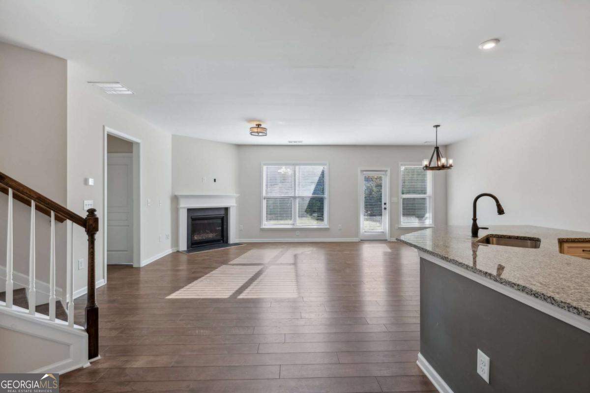 100 Academy Lane Property Photo 8