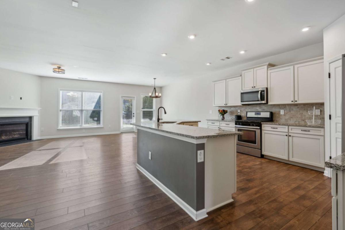 100 Academy Lane Property Photo 10