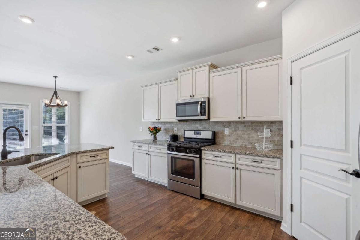 100 Academy Lane Property Photo 11