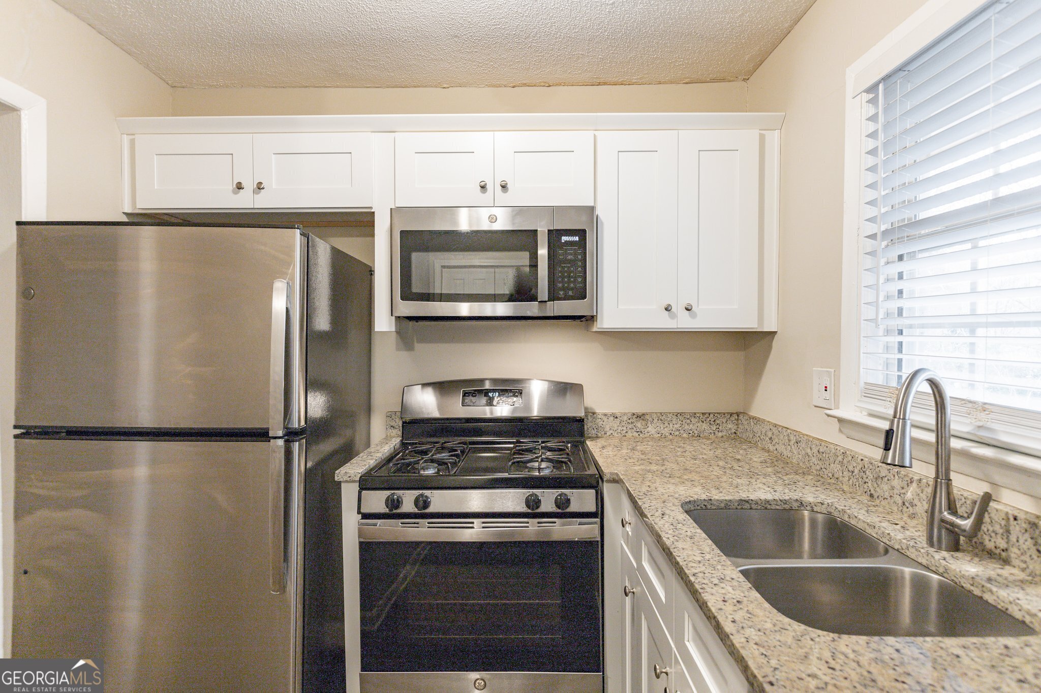 453 Utoy Circle Sw Property Photo 4