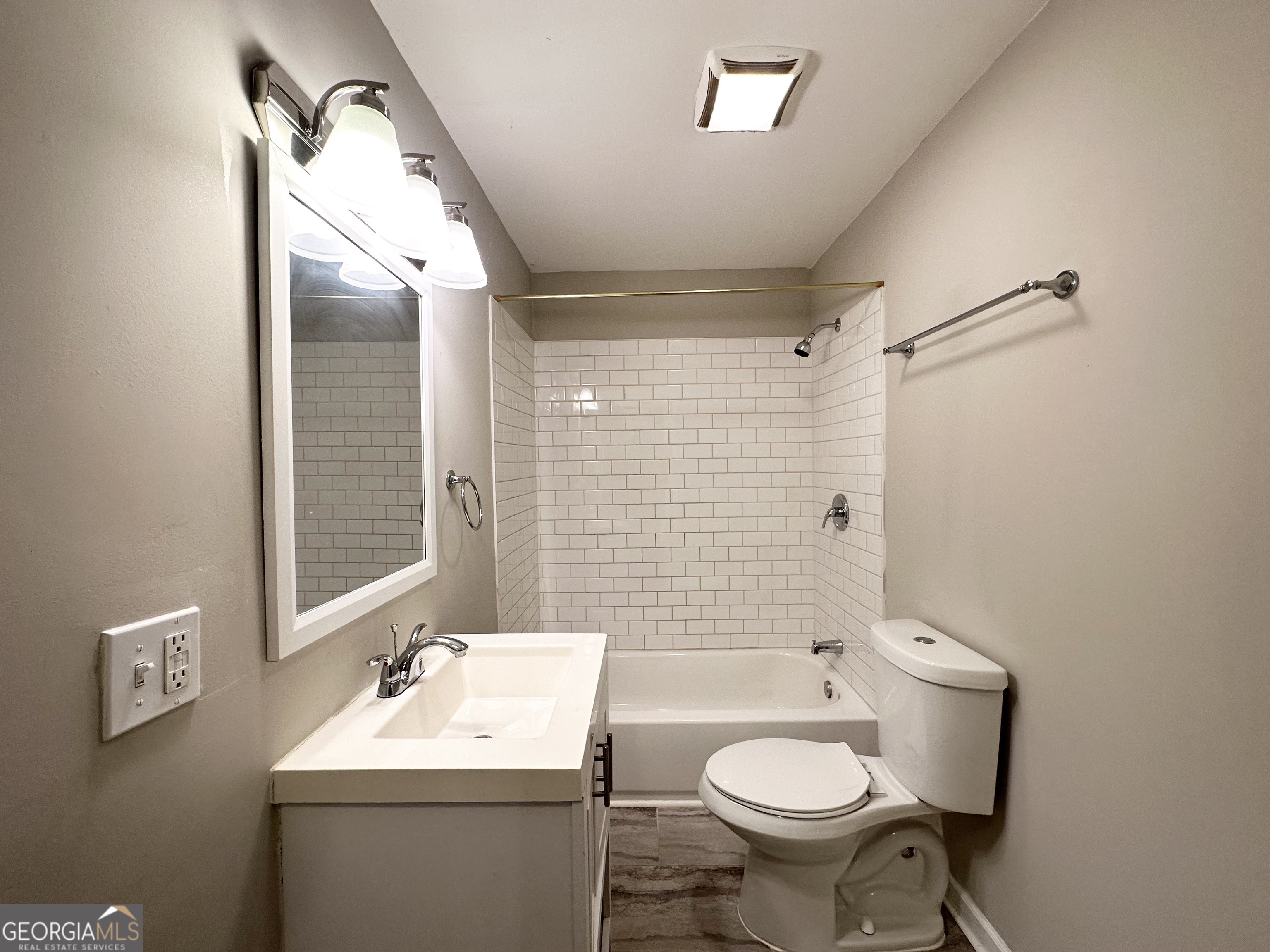 2353 Arno Court Property Photo 6