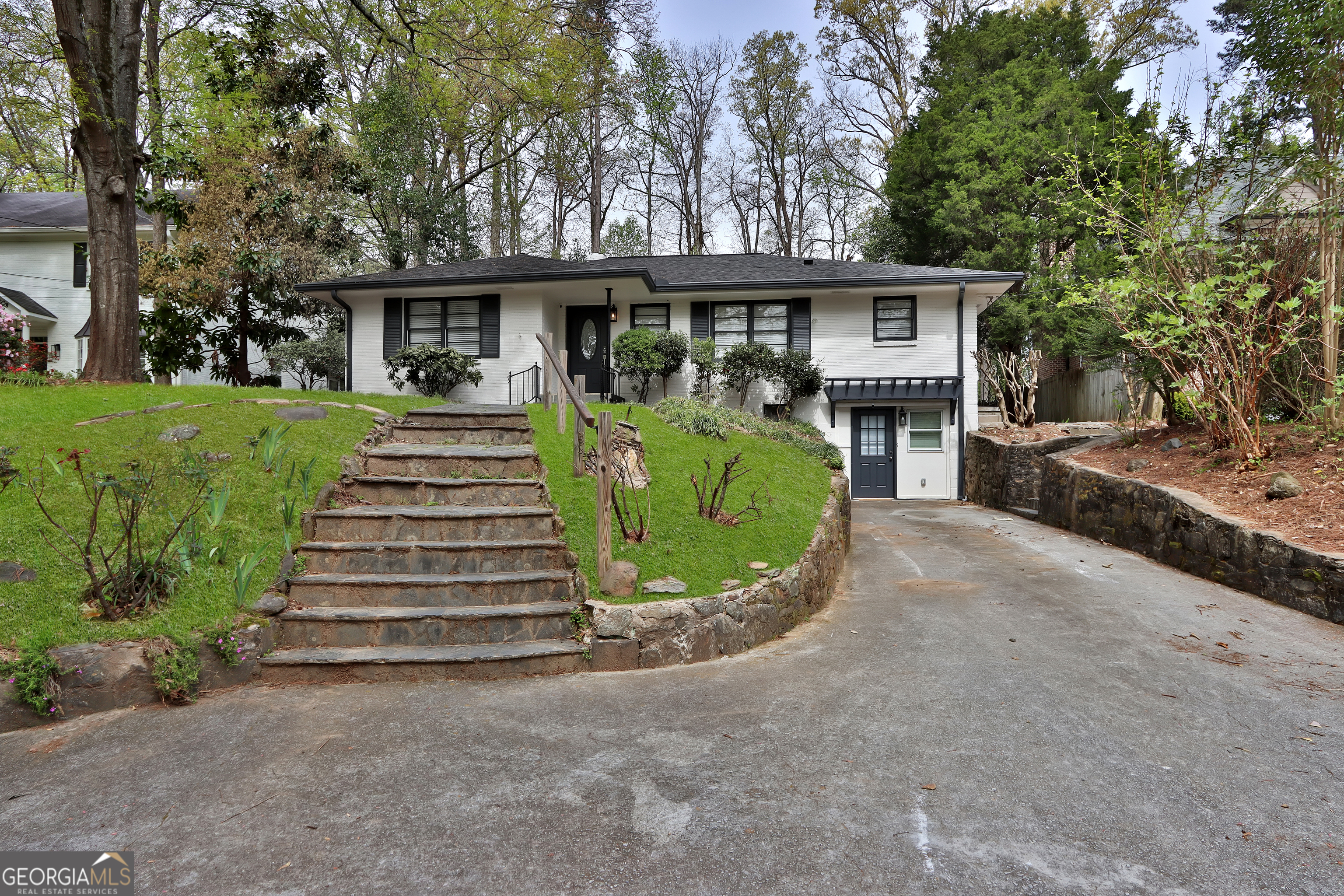 3352 Mathieson Drive Ne Property Photo 5