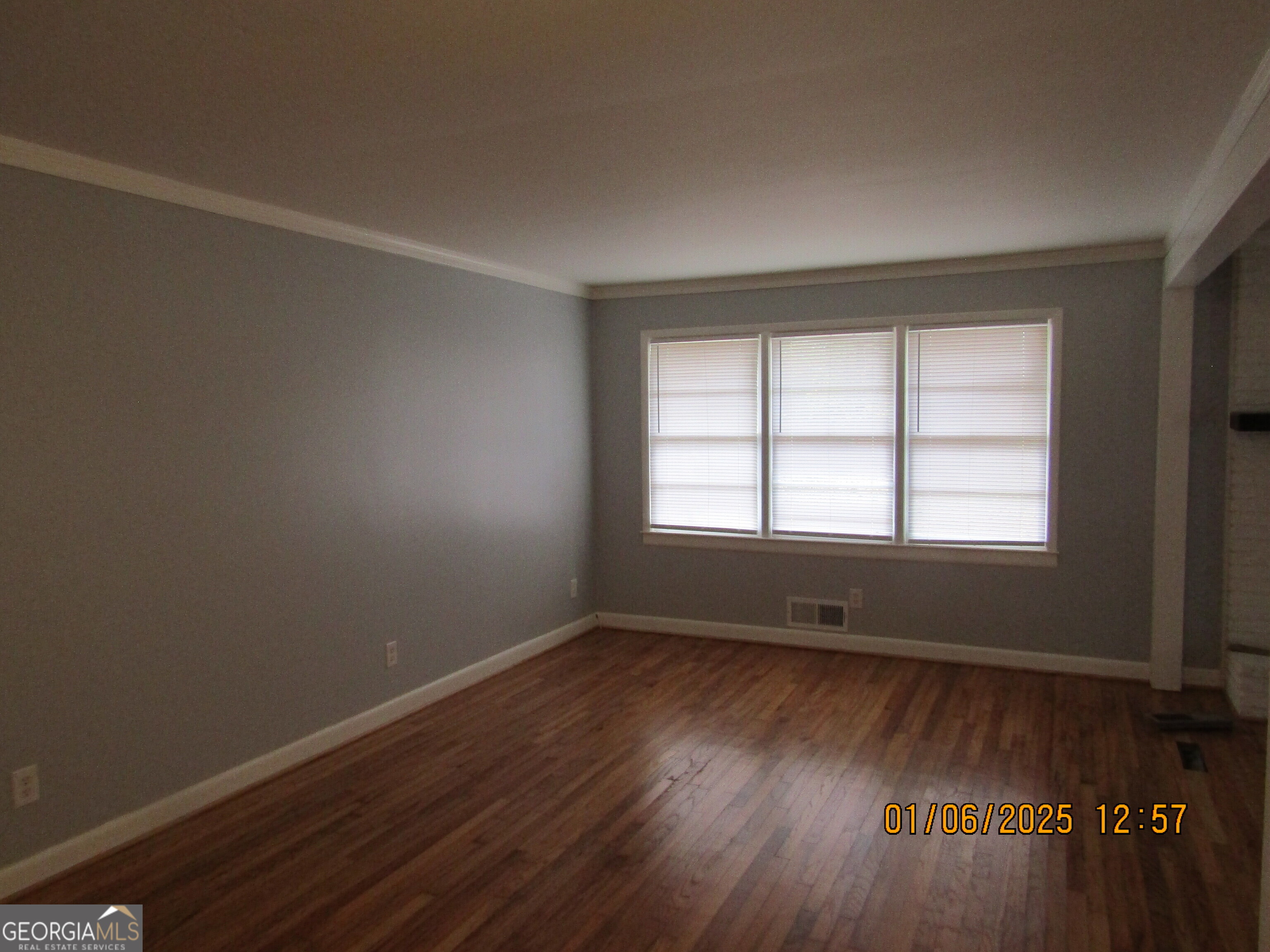 423 Center Circle Sw Property Photo 3