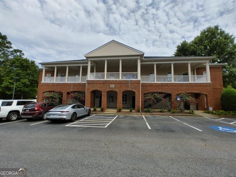570 W Crossville Road # 203
