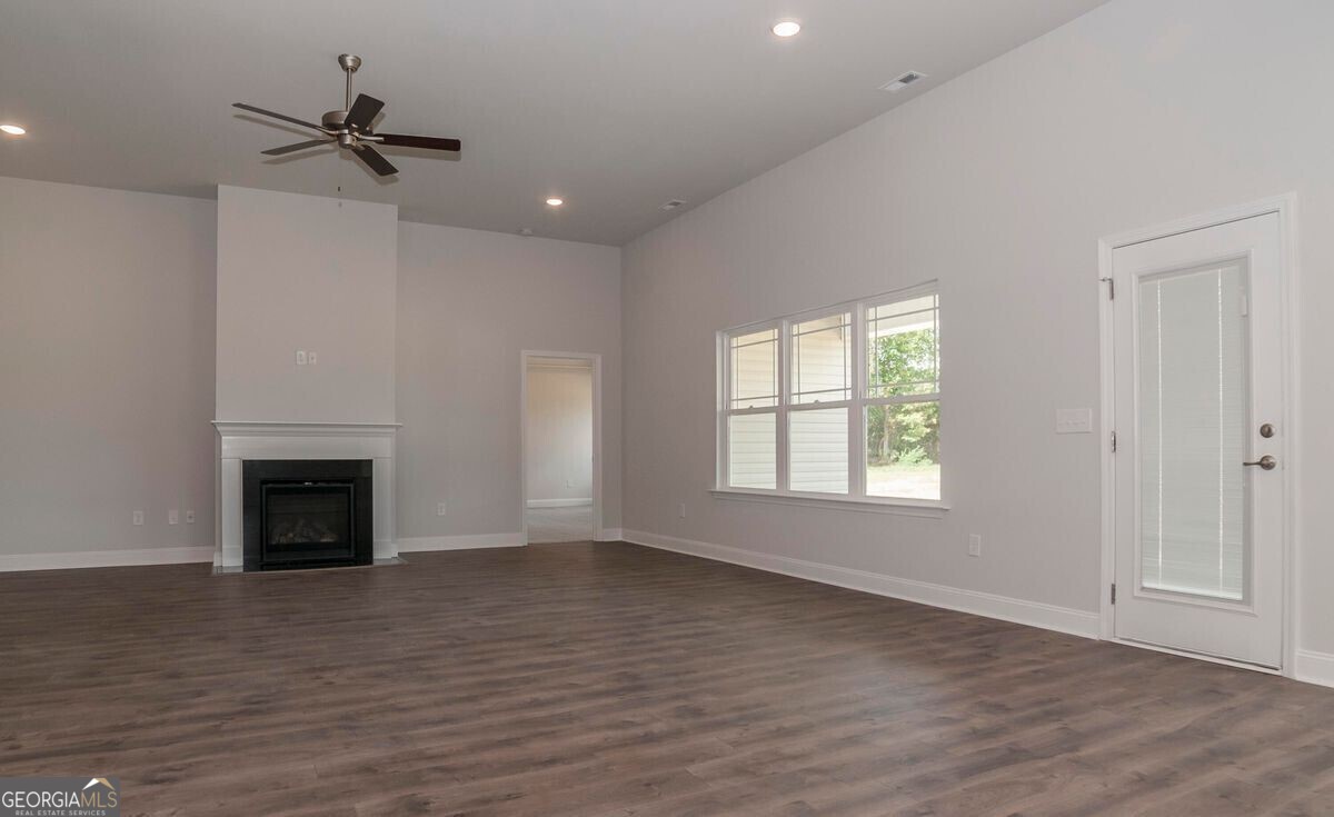 552 Eagle Heights Drive Property Photo 5
