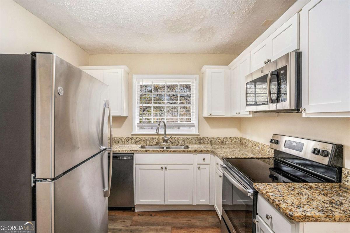 1883 Meadow Lane Property Photo 5
