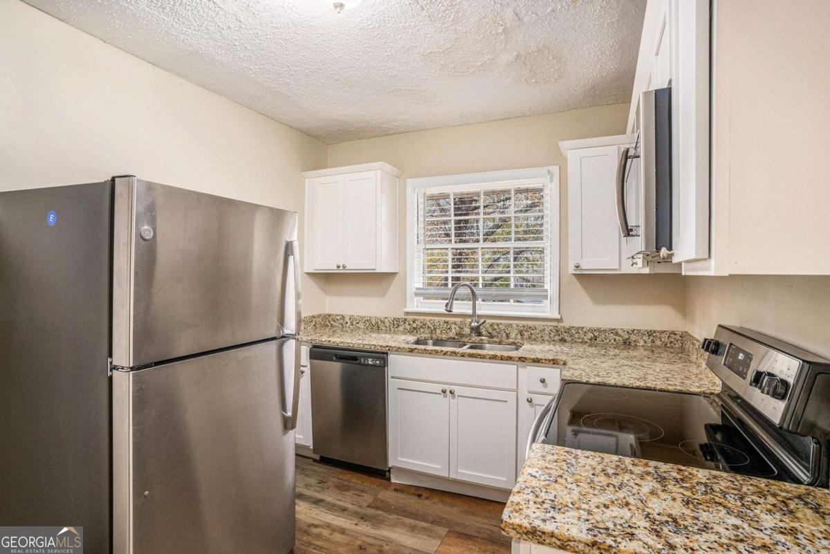 1883 Meadow Lane Property Photo 6
