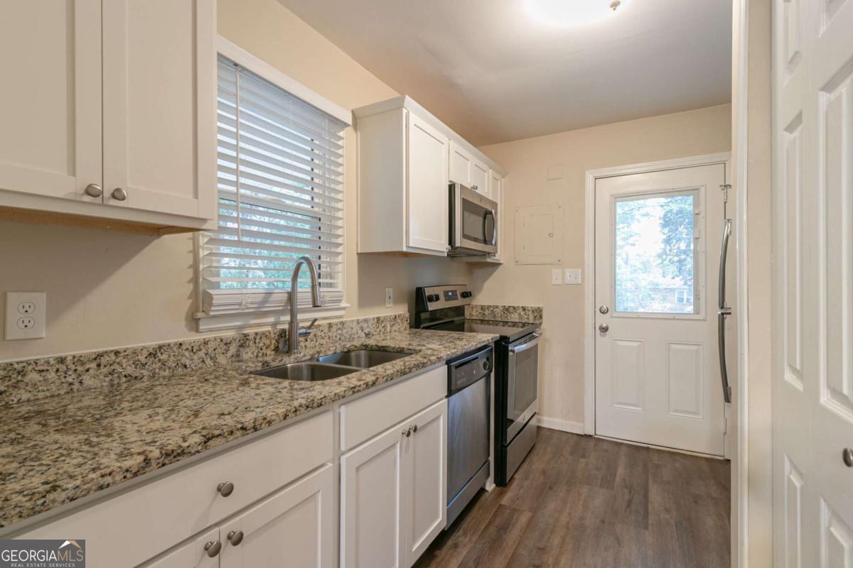 2479 Brentwood Road Property Photo 5