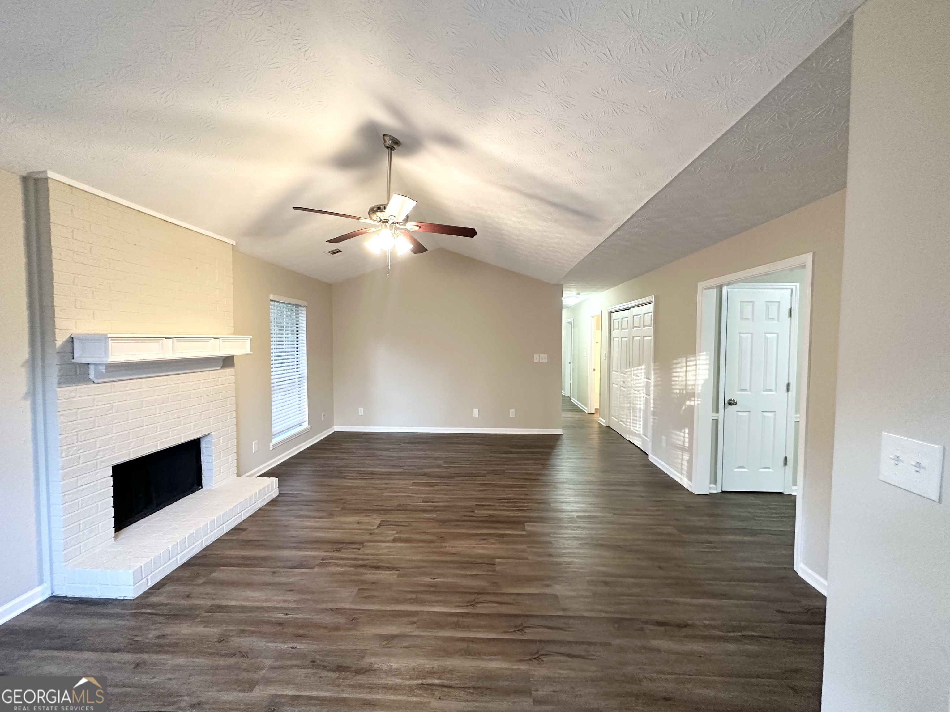 1641 Ne Riverchase Lane Property Photo 3