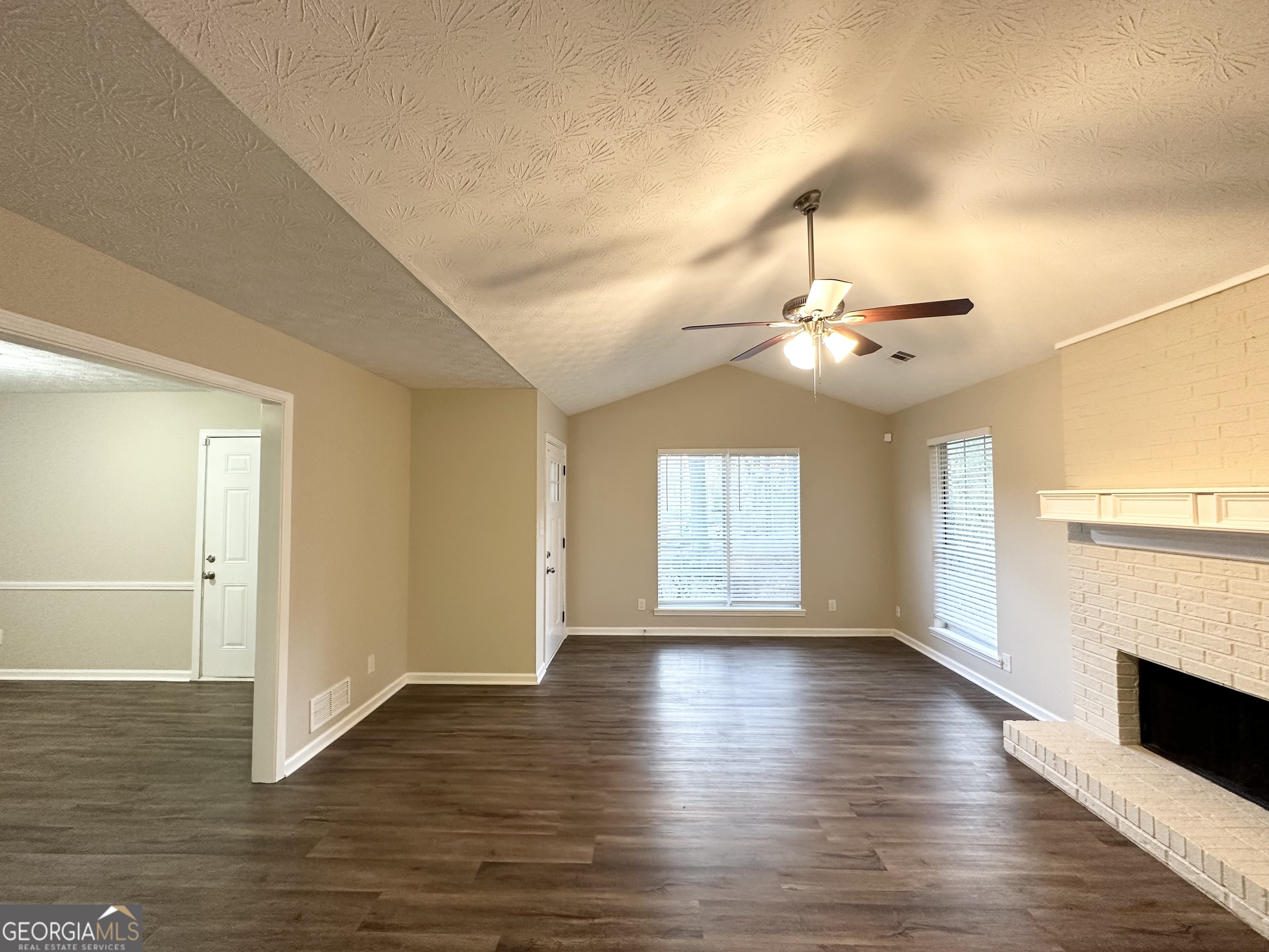 1641 Ne Riverchase Lane Property Photo 4