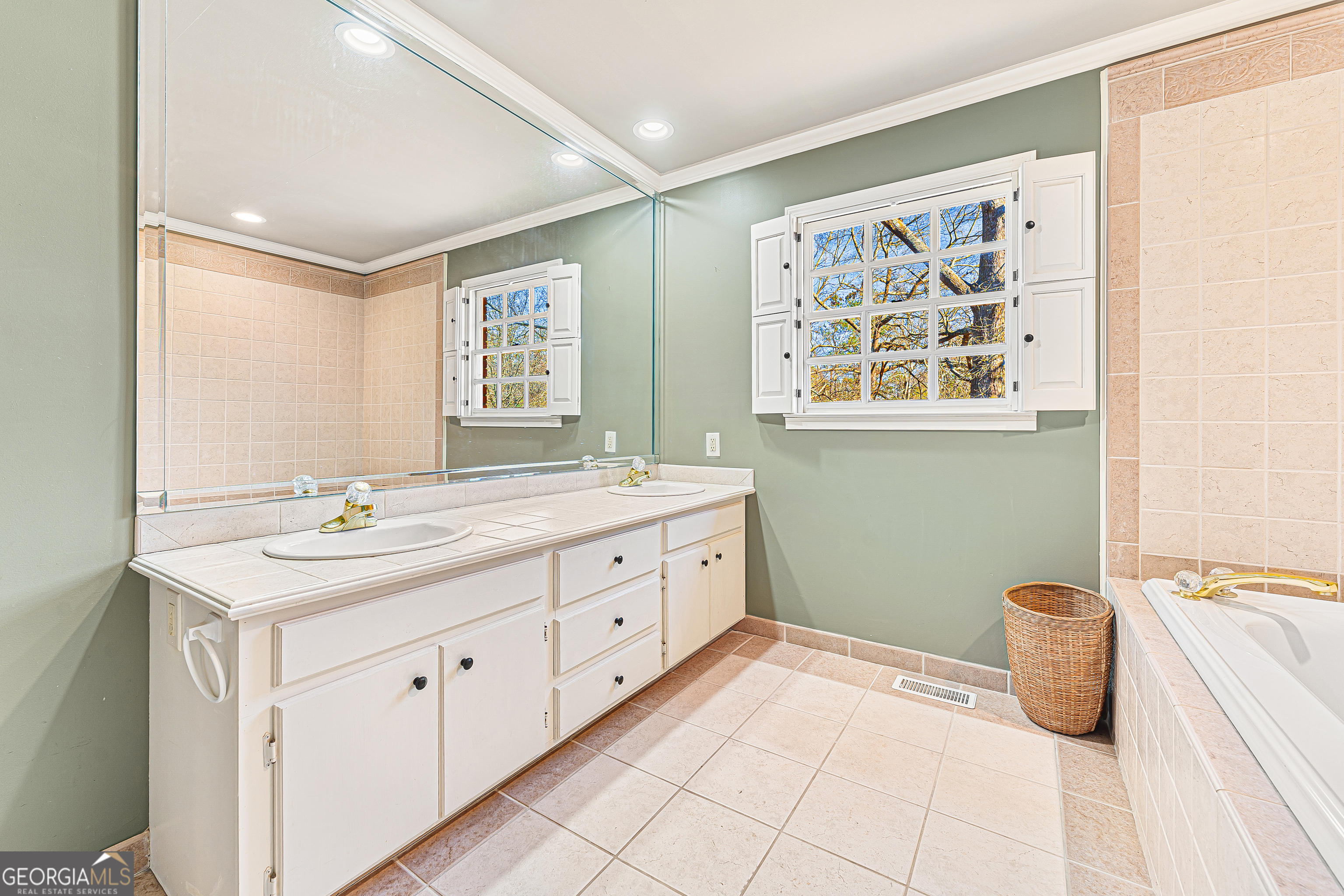 70 Lakeshore Drive Property Photo 21
