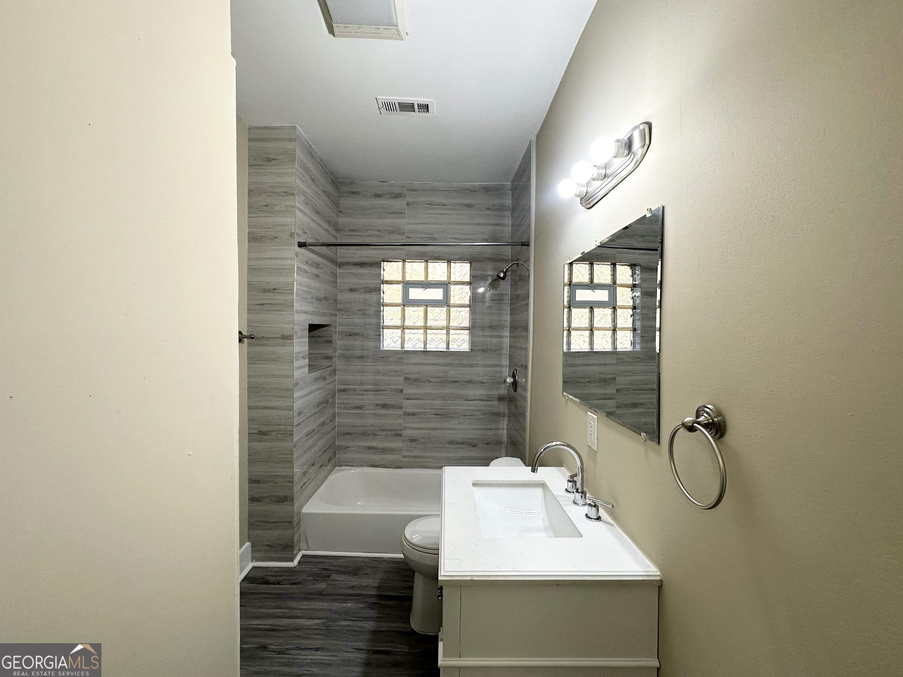 555 Holly Street Nw Property Photo 9