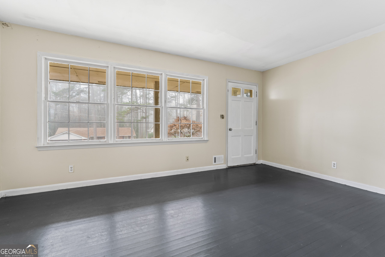 4334 Greenleaf Circle Sw Property Photo 2