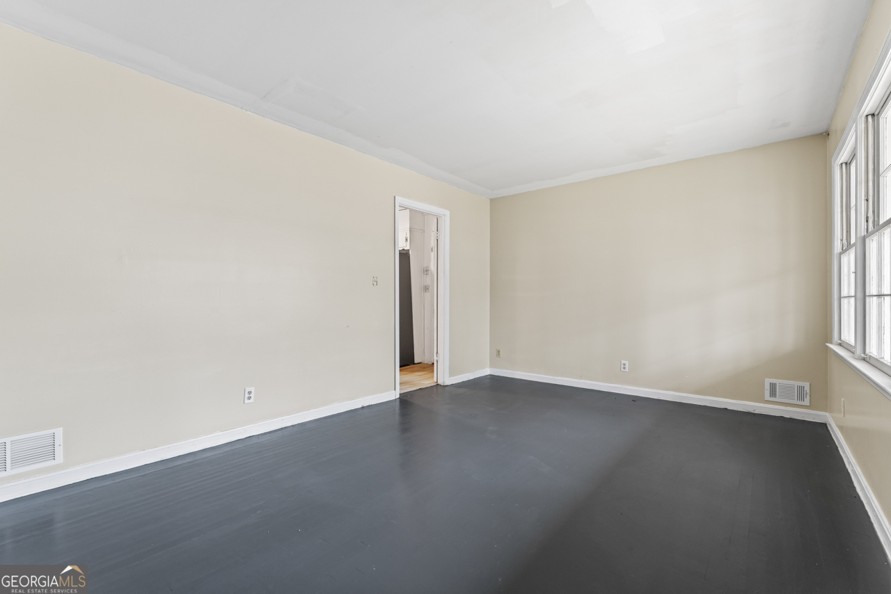 4334 Greenleaf Circle Sw Property Photo 4