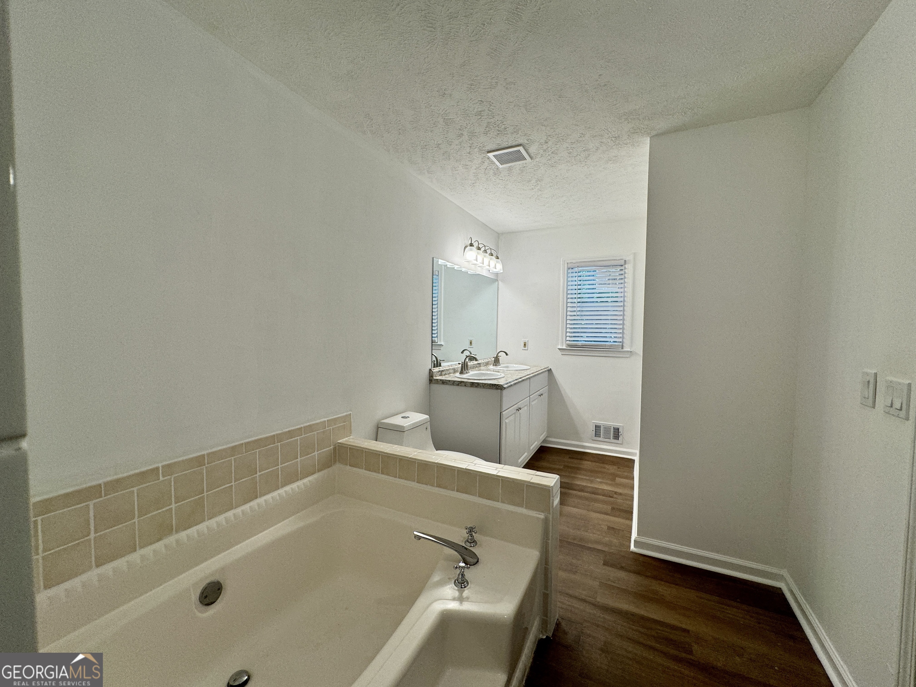 3945 Peninsula Court Property Photo 36