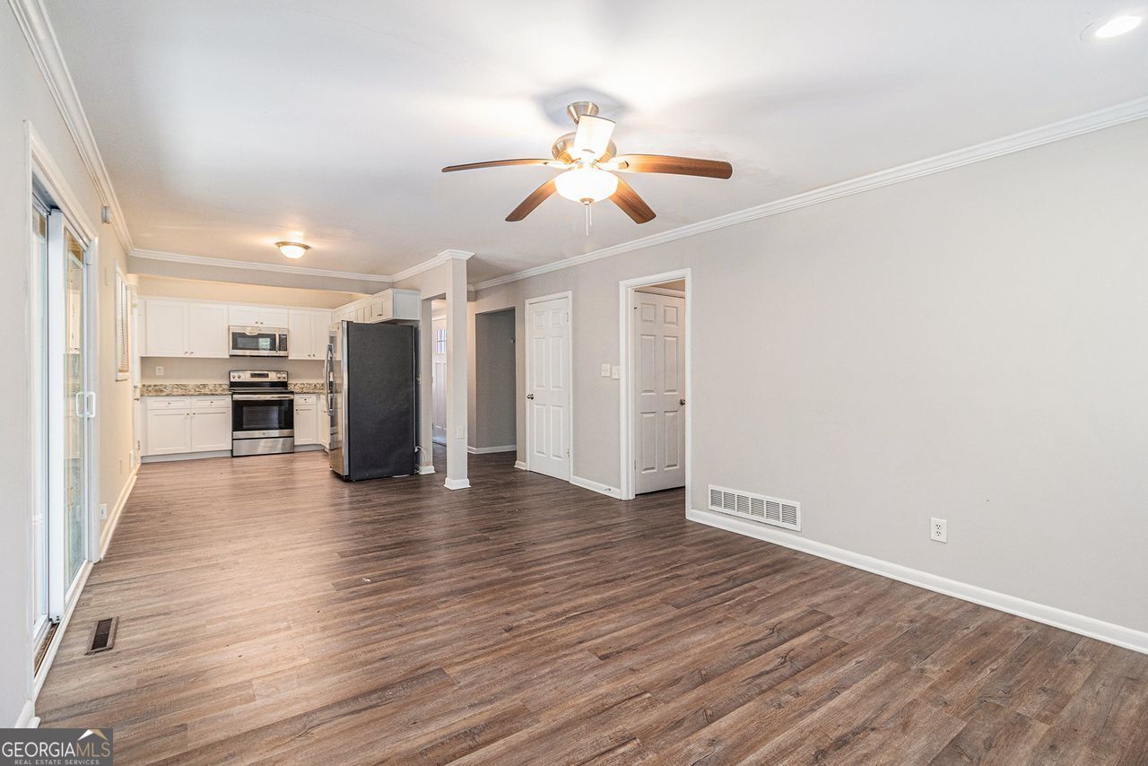 2307 Cresta Property Photo 4