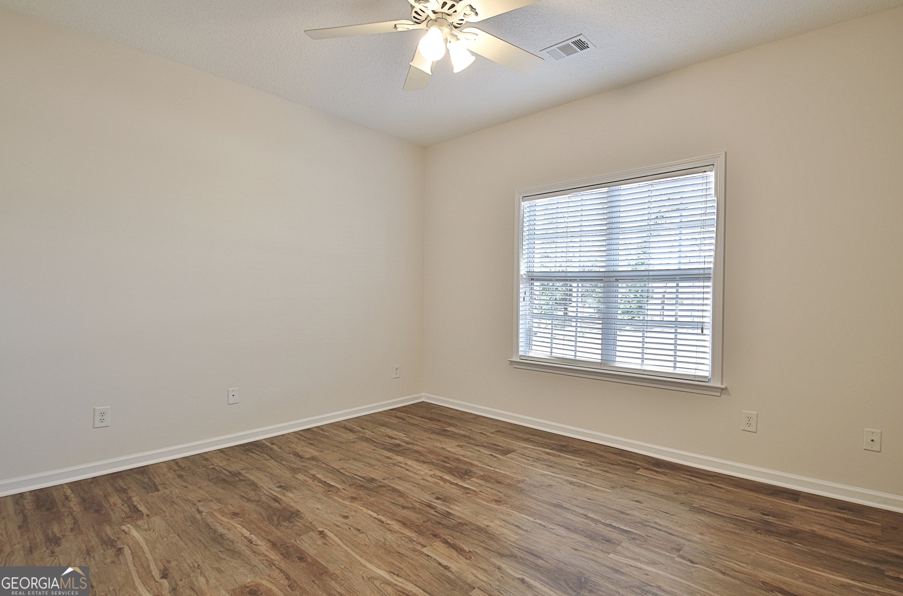 33 Ball Street Property Photo 33